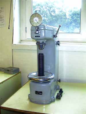KV 2 tipusú keménységmérő gép